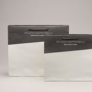 Le shopper manuali sono borse realizzazte con caratteristiche diverse fra corpo borsa e scelta maniglia