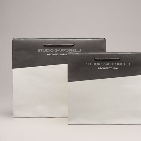 Le shopper manuali sono borse realizzazte con caratteristiche diverse fra corpo borsa e scelta maniglia