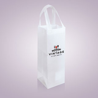 Le shopper in TNT sono borse realizzate sia a corpo unico, oppure mantendo due materiali diversi fra copro borsa e maniglia