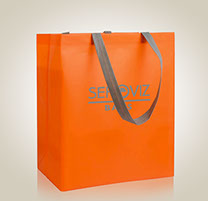 Le shopper in TNT sono borse realizzate sia a corpo unico, oppure mantendo due materiali diversi fra copro borsa e maniglia