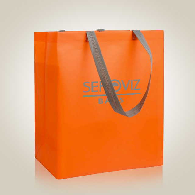 Le shopper in TNT sono borse realizzate sia a corpo unico, oppure mantendo due materiali diversi fra copro borsa e maniglia