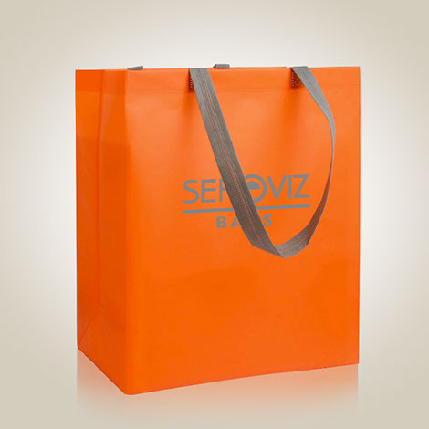 Le shopper in TNT sono borse realizzate sia a corpo unico, oppure mantendo due materiali diversi fra copro borsa e maniglia